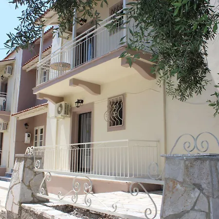 Paralia מלון 2*